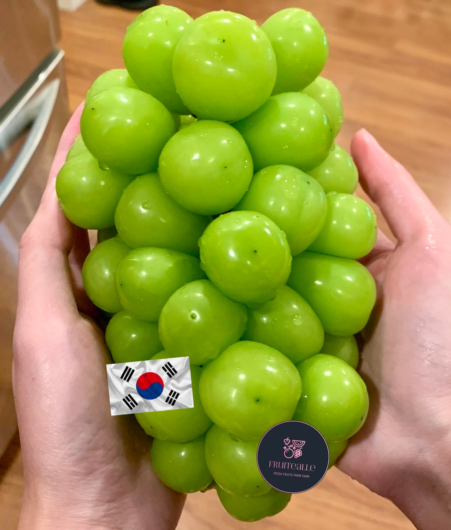 Grapes - Korea Shine Muscat Seedless 샤인 머스캣 650gm