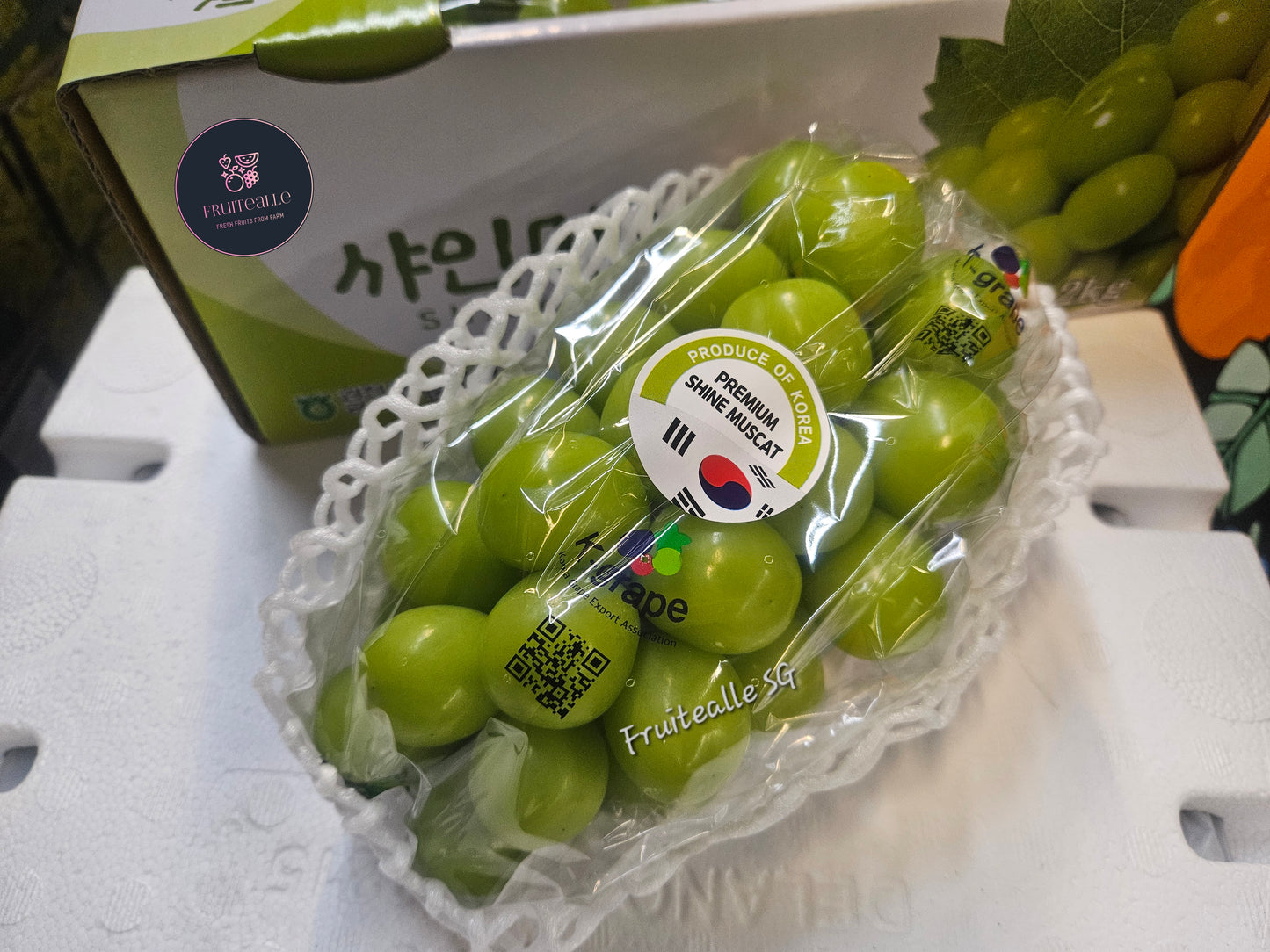Grapes - Korea Shine Muscat Seedless 샤인 머스캣 650gm