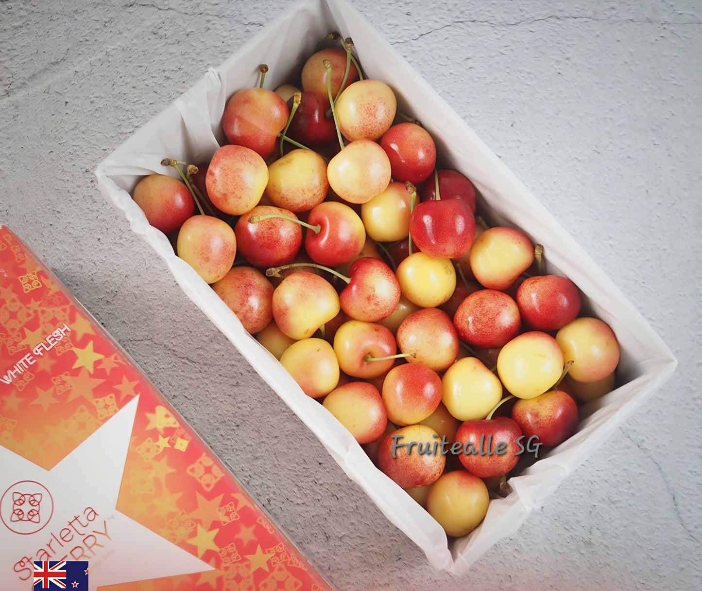 Cherry - New Zealand | Rainier White Cherries | Regular Size 28/30mm [GiftBox]
